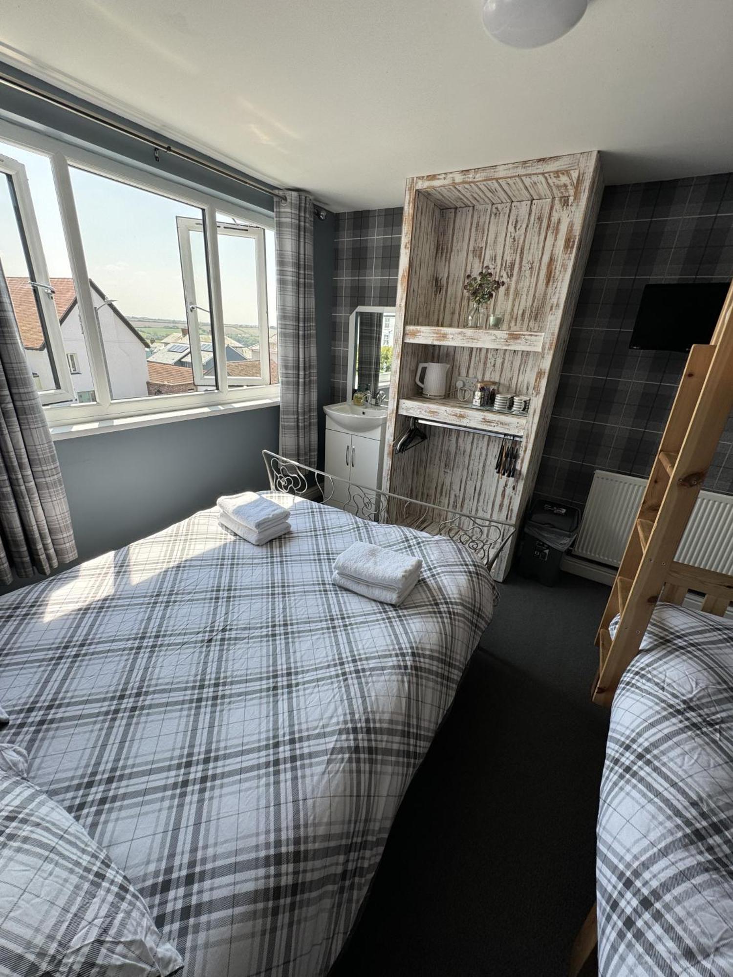 Shore Lodge New Quay Exteriör bild