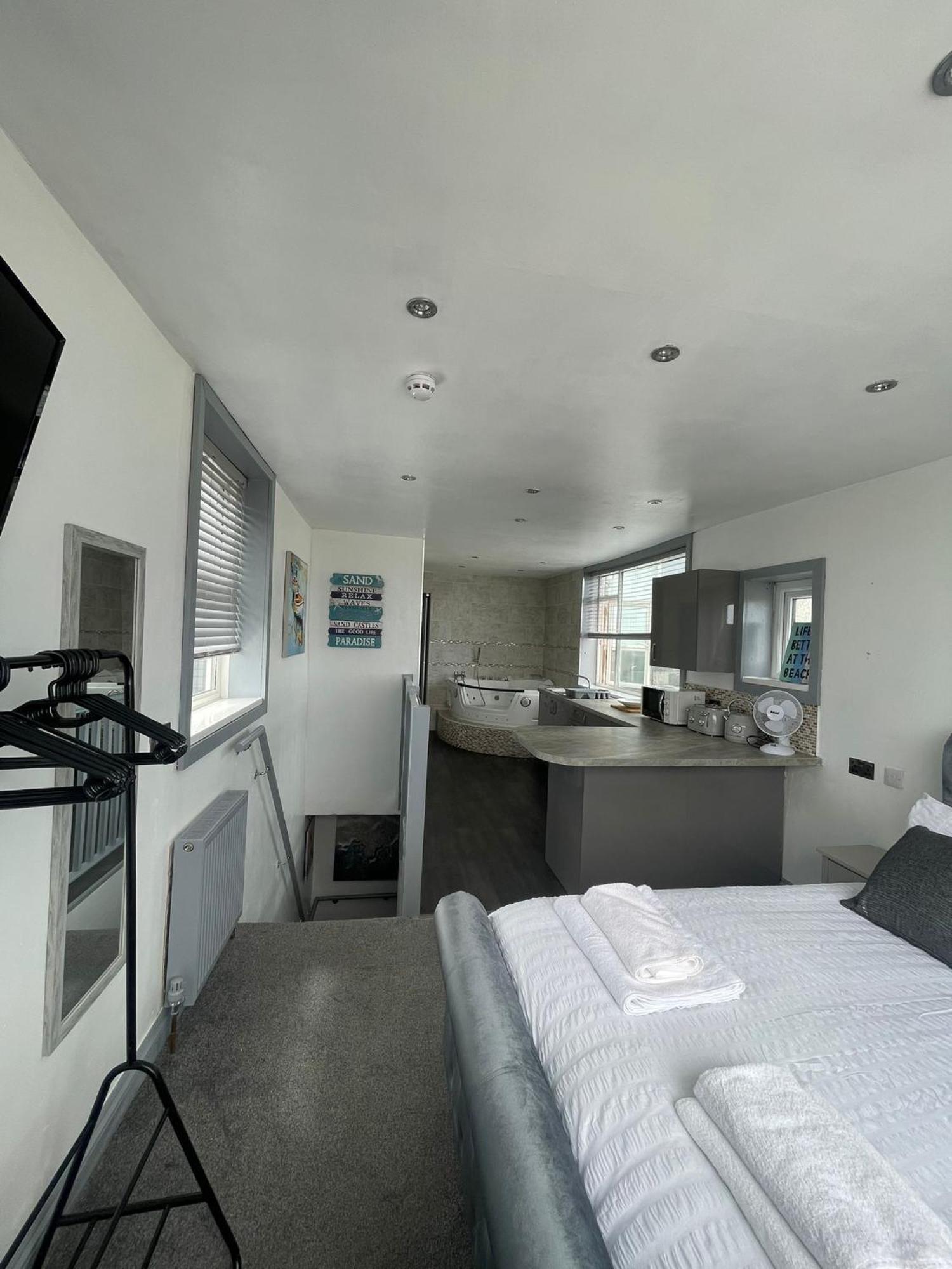 Shore Lodge New Quay Exteriör bild